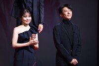 左から有村架純、高橋一生。