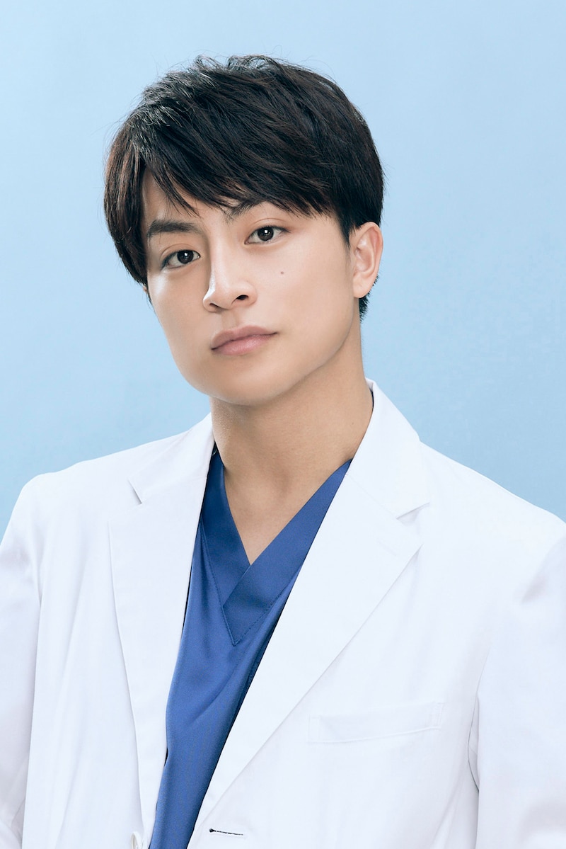 雨野隆治役の白濱亜嵐。