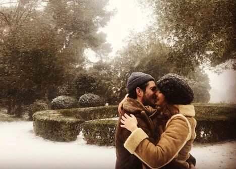 「ラブ・セカンド・サイト はじまりは初恋のおわりから」メイキング写真。左からフランソワ・シヴィル、ジョセフィーヌ・ジャピ。