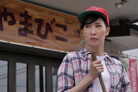 「列島制覇ー非道のうさぎー」より、真飛聖演じるみゆき。 (c)2021東映ビデオ