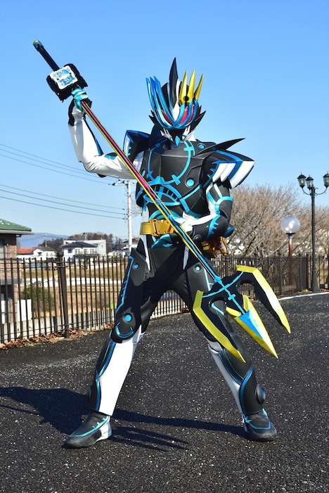 神代凌牙が変身する仮面ライダーデュランダル。