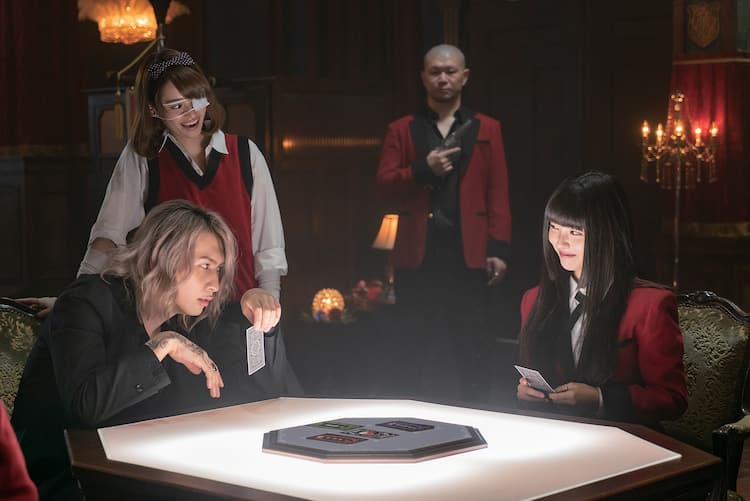 映画 賭ケグルイ 夢子と視鬼神の緊迫バトル 鈴井と皇の 顔芸 など新たな場面写真 コミックナタリー