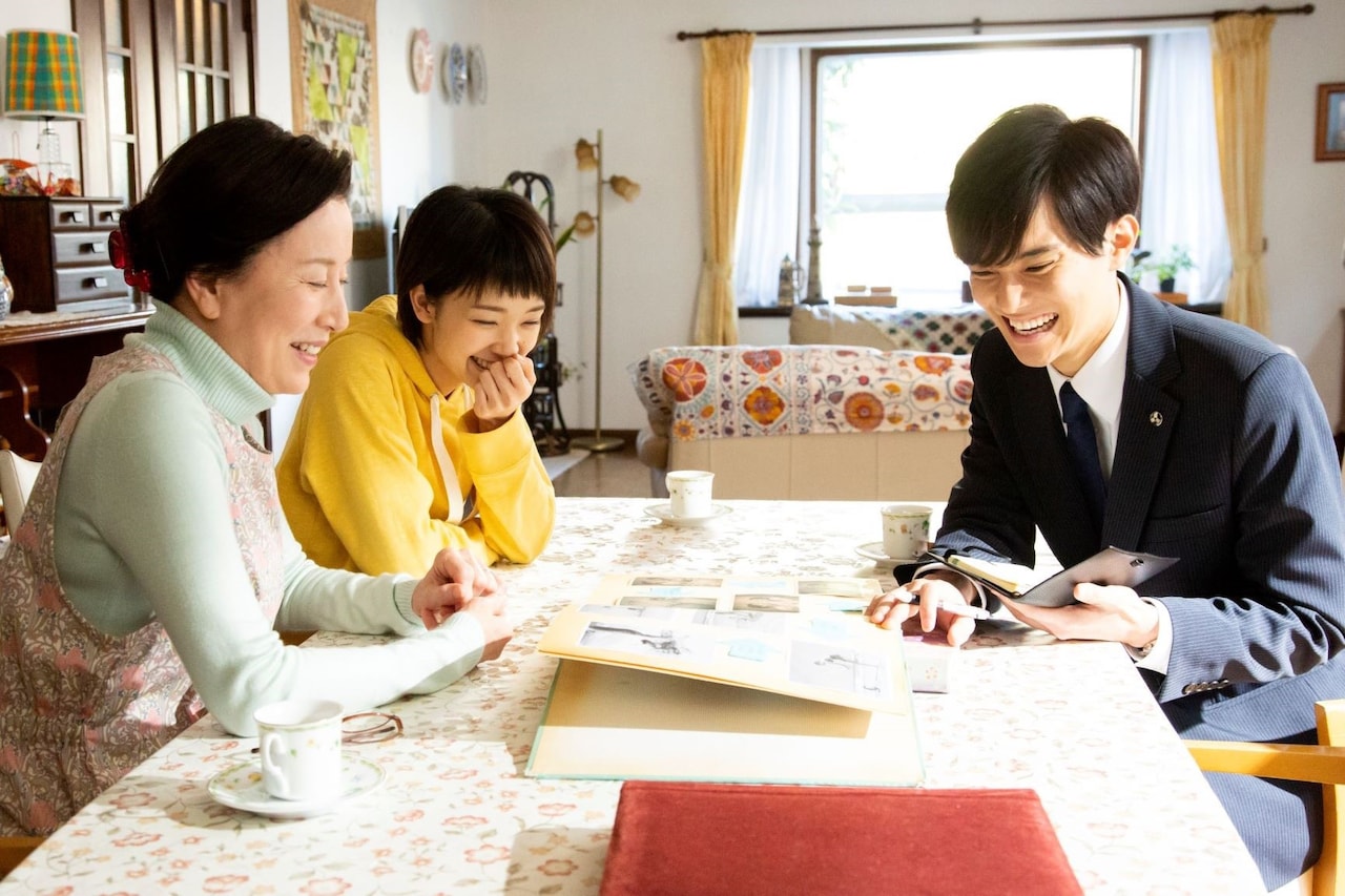 ボイメン水野勝が葬儀屋の新入社員役で奮闘、「お終活」場面写真12点が到着