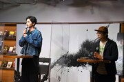 左から東出昌大、吉田恵輔。