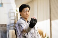 龍真演じるジャワー。