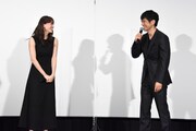 水泳の熱血コーチを演じたい綾瀬はるか(左)と、難色を示す西島秀俊(右)。