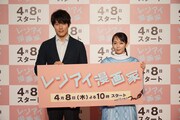 左から鈴木亮平、吉岡里帆。