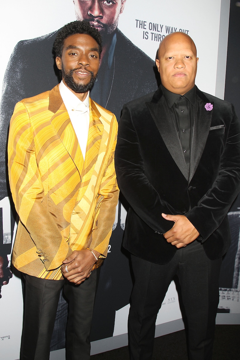 「21ブリッジ」ニューヨークプレミアでのチャドウィック・ボーズマン（左）とローガン・コールズ（右）。