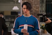 岩本照演じる甲元和真。
