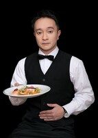 濱田岳演じる高築智行。