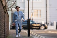 「ジェントルメン」より、コーチ。