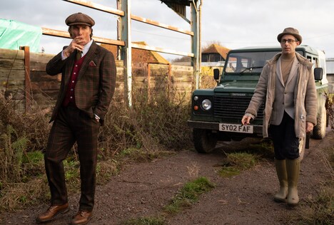 「ジェントルメン」より、ミッキー（左）。