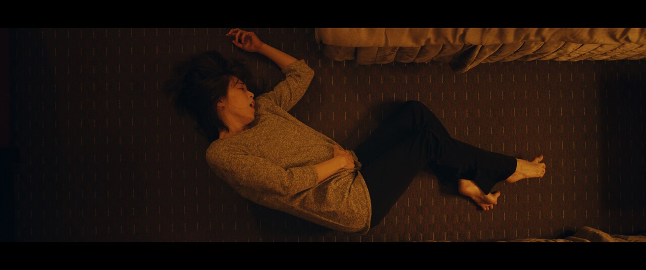 釈由美子が出演、殺人ウイルスの恐怖描くカナダ映画「ロックダウン・ホテル」公開