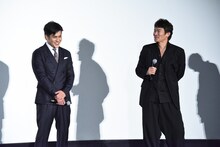 左から北村一輝、伊原剛志。