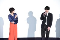 左から吉瀬美智子、坂口健太郎。
