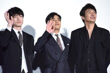 左から坂口健太郎、北村一輝、伊原剛志。