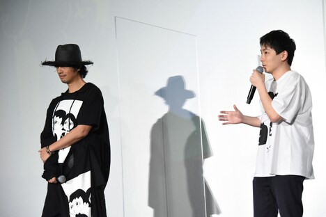 左から齊藤工、森優作。