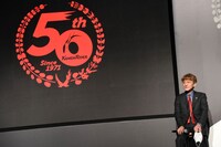 「仮面ライダー」生誕50周年企画発表会見に登壇した白倉伸一郎。