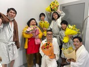 クランクアップを迎えた「でっけぇ風呂場で待ってます」のキャスト。