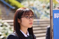 秋田汐梨演じる杏。