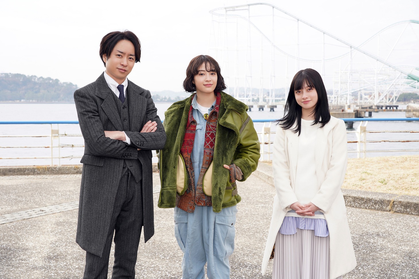 左から櫻井翔、広瀬すず、橋本環奈。