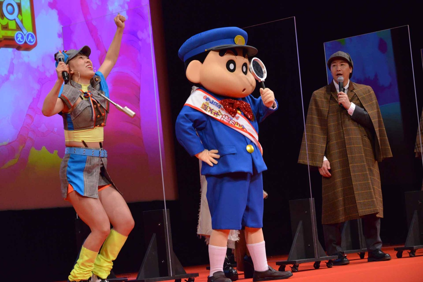 「映画クレヨンしんちゃん 謎メキ！花の天カス学園」完成披露舞台挨拶の様子。