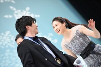 左から田中圭、土屋太鳳。