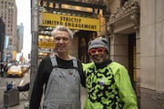 左からデヴィッド・バーン、スパイク・リー。