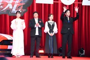 左から浜辺美波、池田秀一、山崎和佳奈、小山力也
