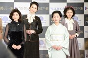 左から内田有紀、美村里江、麻生祐未、福本莉子。