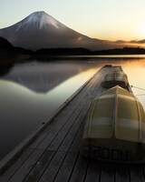 「冨嶽三十六景フォトコンテスト」佳作より、atsuhase_さんによる「朝露を纏って」。