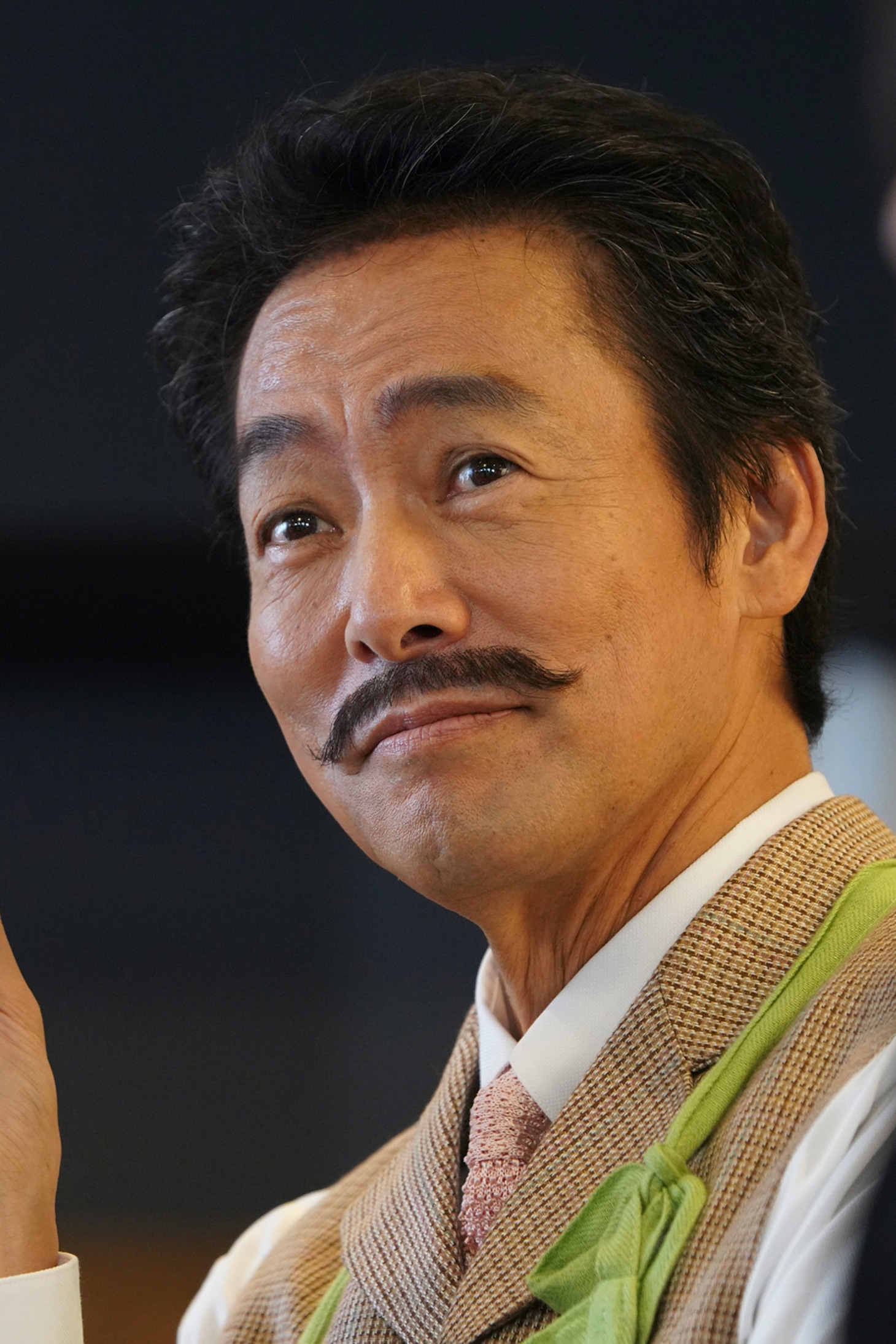 村上弘明演じる原権太。