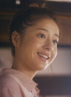 松本若菜演じる長谷啓美。