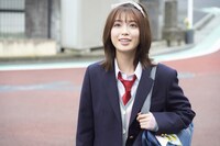 白石聖演じる篠原つかさ。