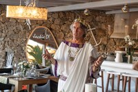 「グリード ファストファッション帝国の真実」新場面写真