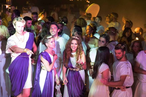 「グリード ファストファッション帝国の真実」新場面写真