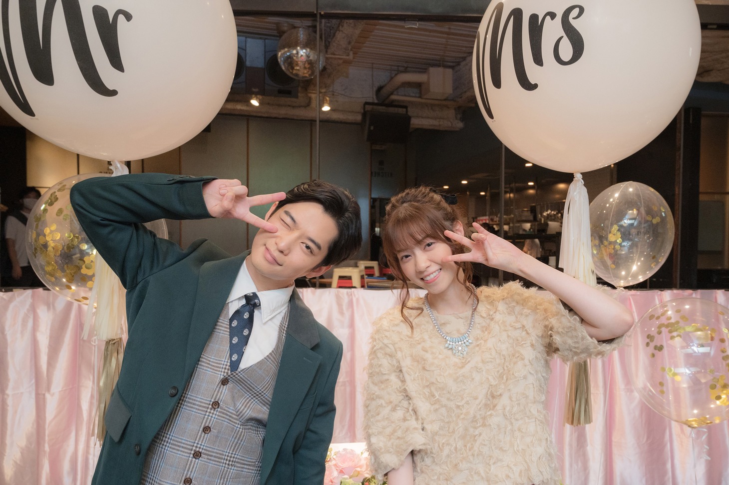 左から千葉雄大、西野七瀬。