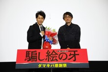 「騙し絵の牙」“ダマキバ感謝祭”の様子。左から大泉洋、吉田大八。