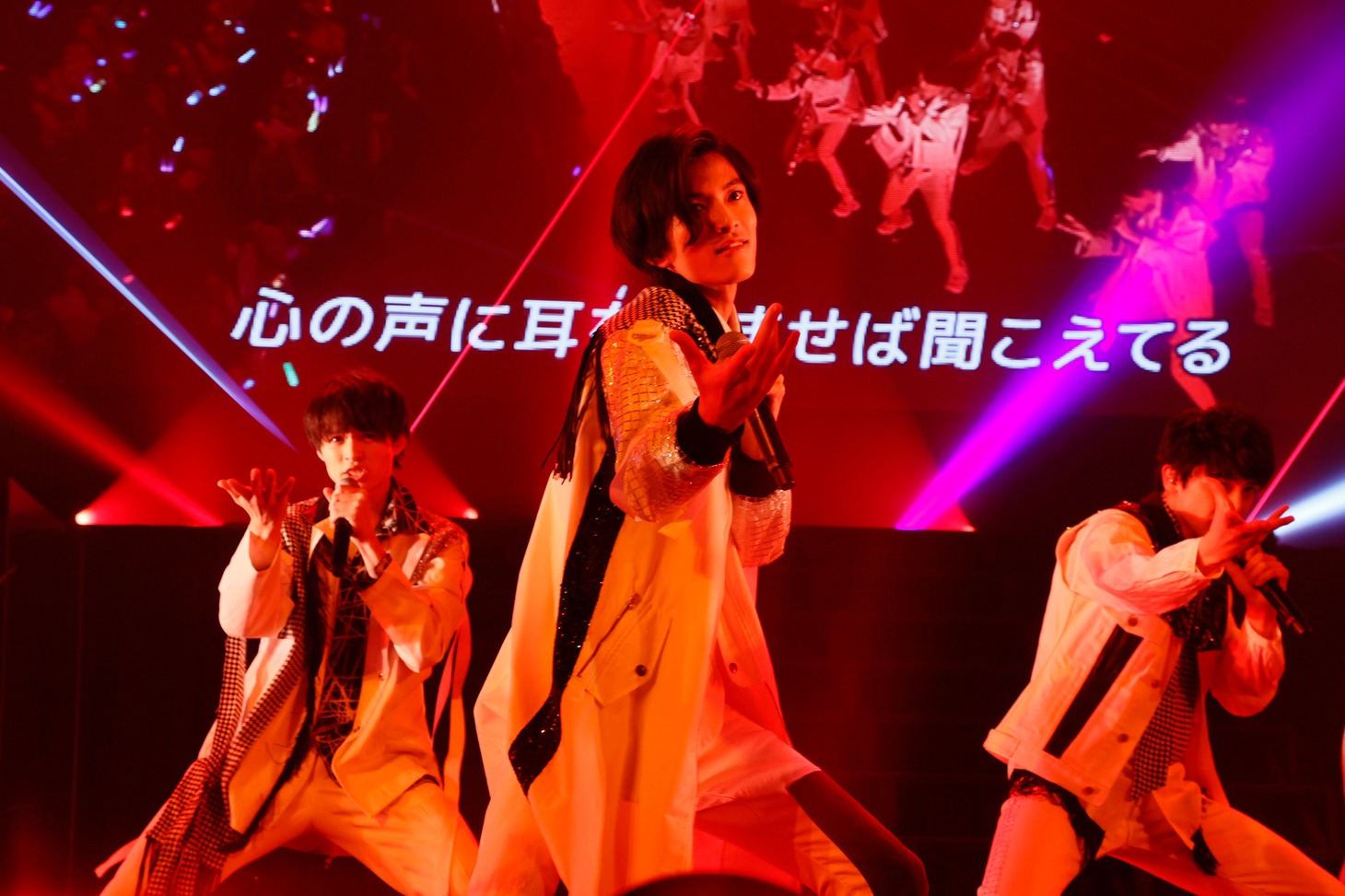 「Amuse Presents SUPER HANDSOME LIVE 2021 “OVER THE RAINBOW”」の様子。