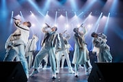 「Amuse Presents SUPER HANDSOME LIVE 2021 “OVER THE RAINBOW”」の様子。