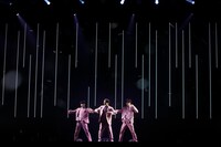 左から新原泰佑、松岡広大、太田将熙。