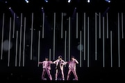 左から新原泰佑、松岡広大、太田将熙。