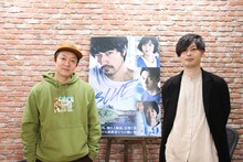 左から吉田恵輔、番組MCのSYO。