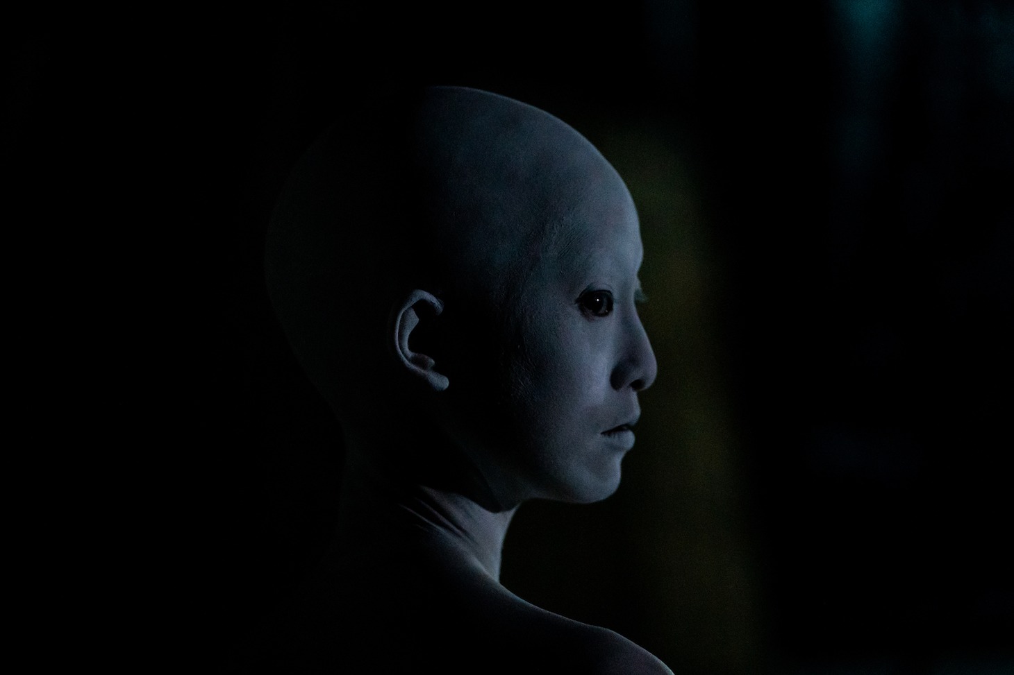 「ゾッキ」より、“幽霊のような女”役の松井玲奈。