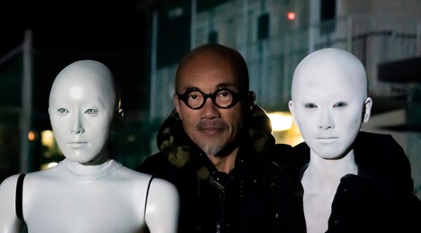 「ゾッキ」メイキング写真。竹中直人（中央）と松井玲奈（右）。