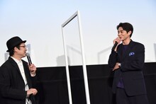 左から吉田恵輔、東出昌大。