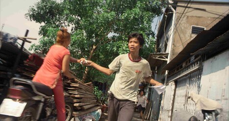 「走れロム」新場面写真