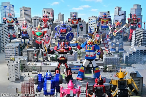 歴代スーパー戦隊のロボが勢ぞろいしたビジュアル。