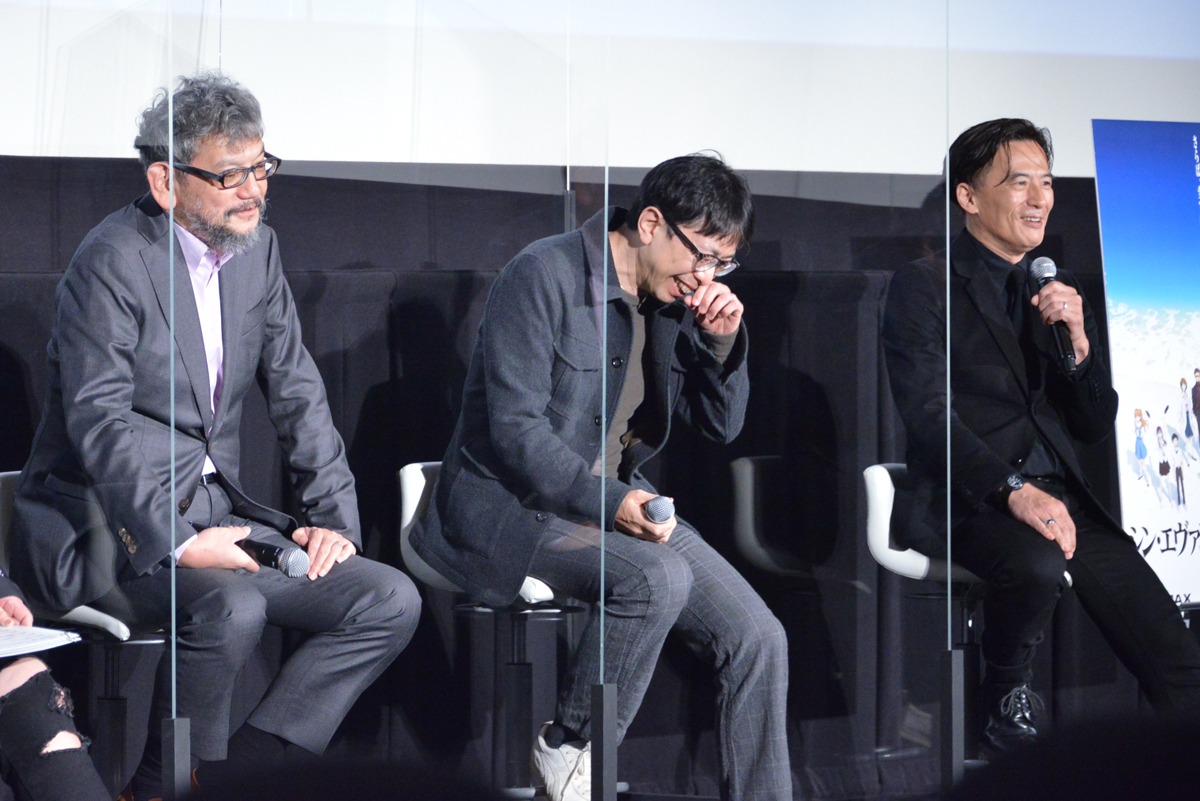 左から庵野秀明、鶴巻和哉、前田真宏。
