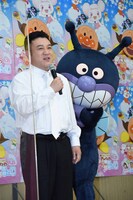 左から山崎弘也、ばいきんまん。